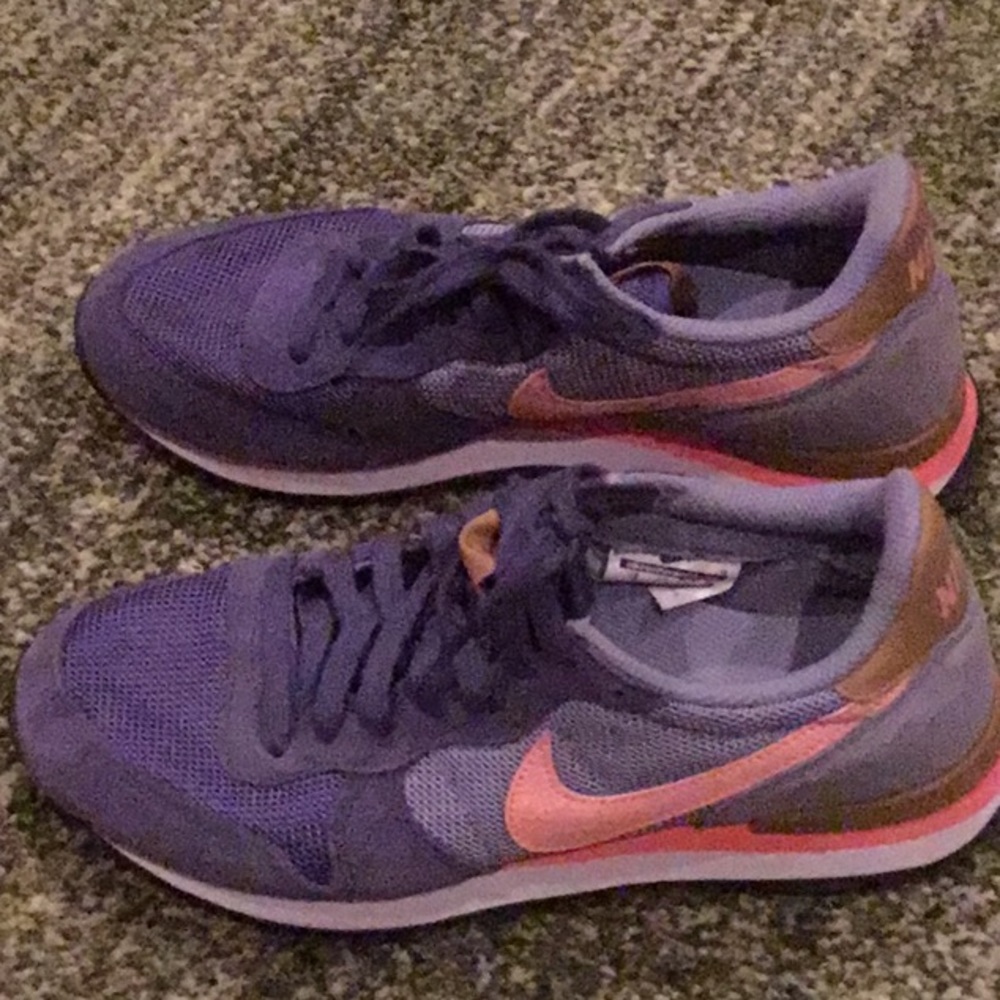 Nike shoes “SOLD”‼️